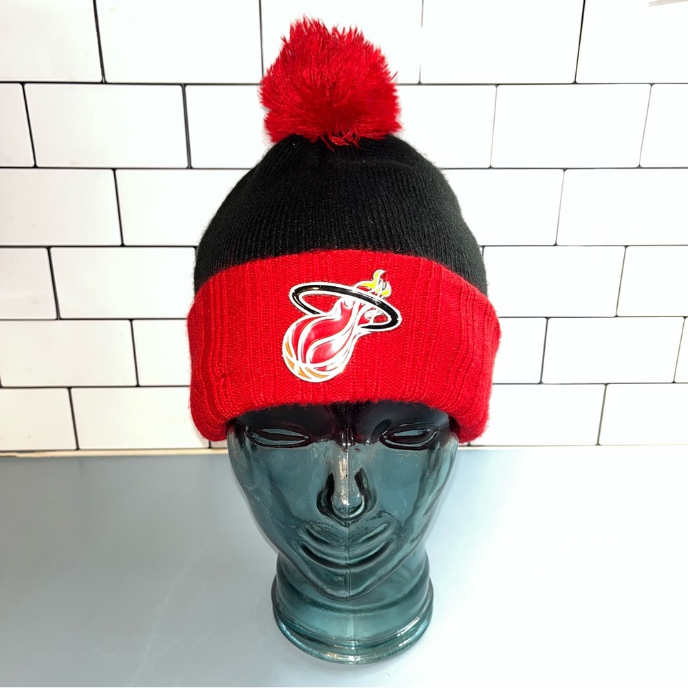Hardwood Classics New Era Miami Heat Metal Logo knit Pom Beanie Ski winter